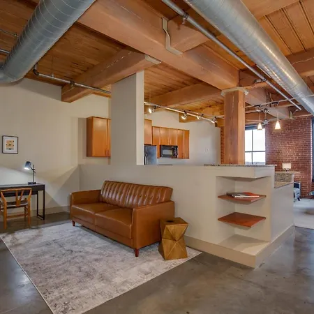 Frontdesk Open 2 Bedroom Apt Near Busch Stadium